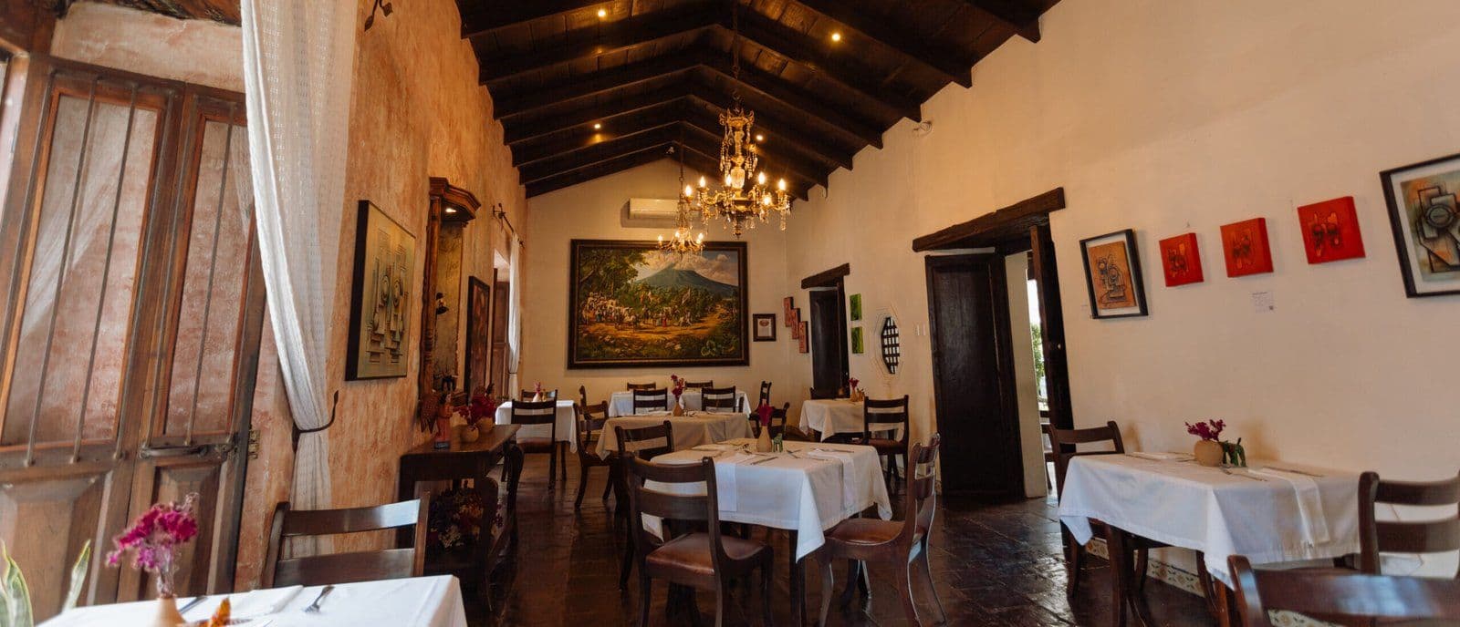 Dining room at Restaurant Los Pasos