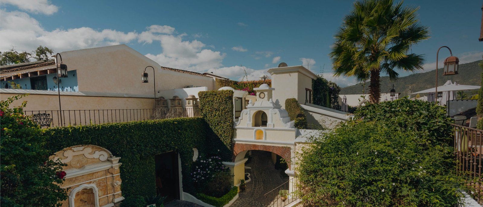 Fuente del patio en Hotel Los Pasos