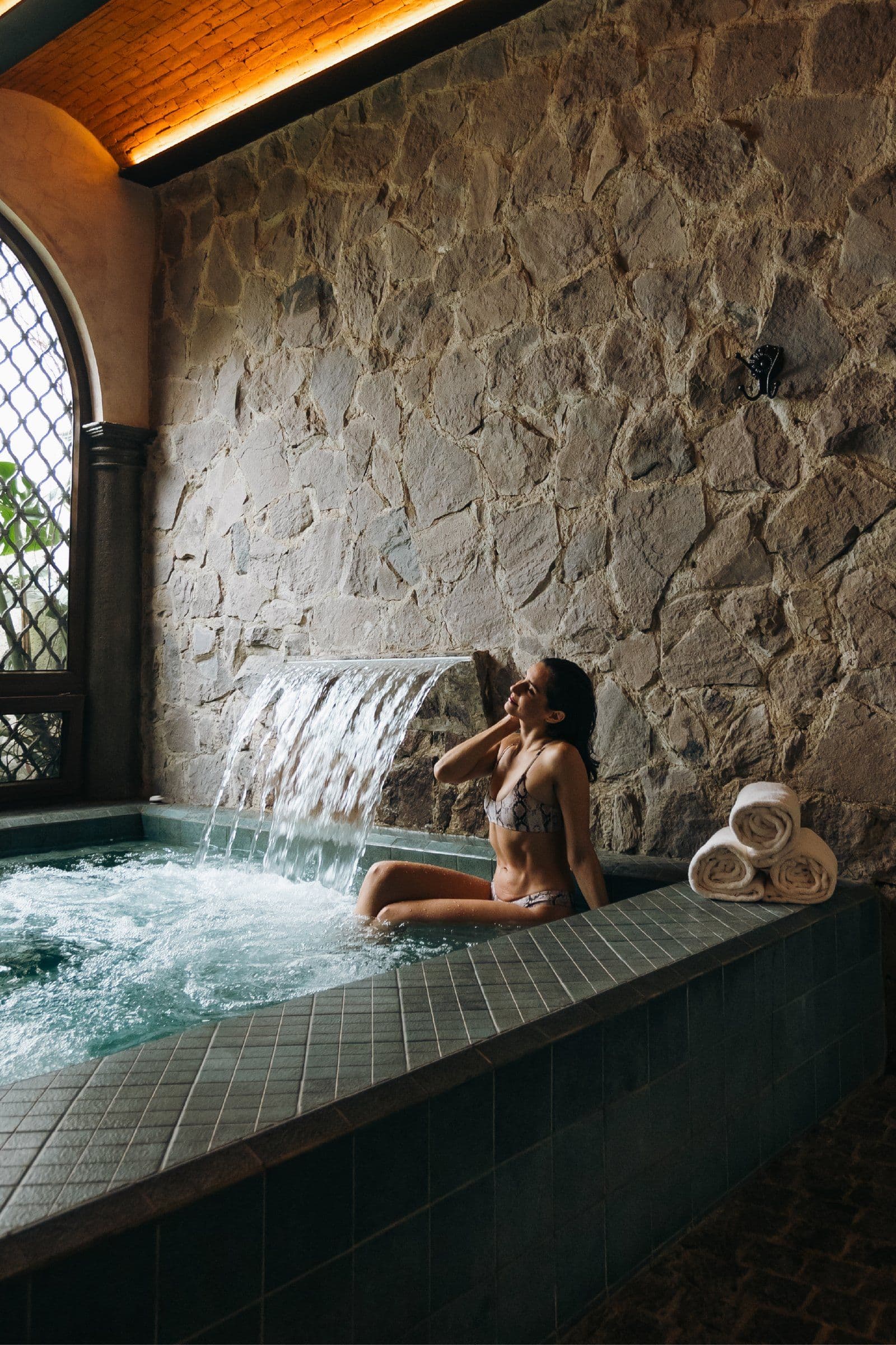 Guest relaxing in the thermal pool at Los Pasos Boutique Spa